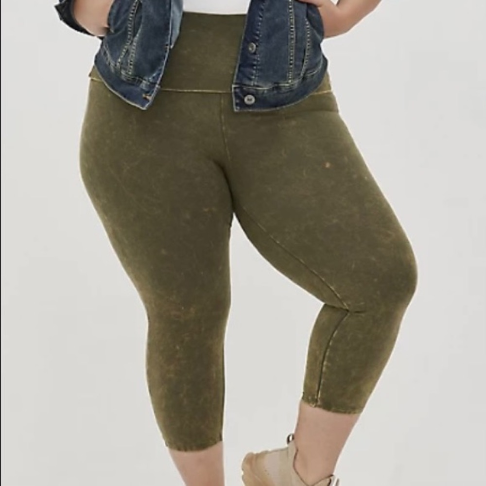 SIZE 6 - Cropped Foldover Waist Premium Legging